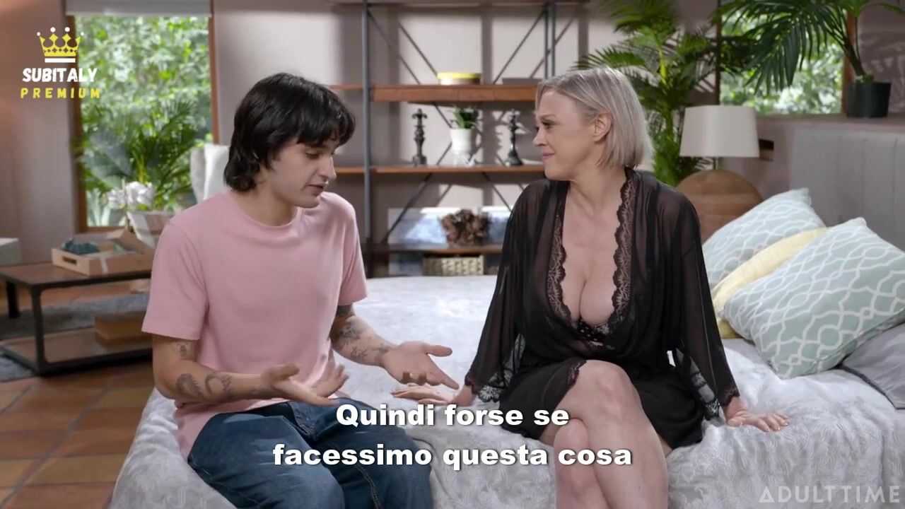 Premium Dee Williams – La Matrigna Troia Si Fa Scopare dal Figliastro che la Spiava col Binocolo Sub ita